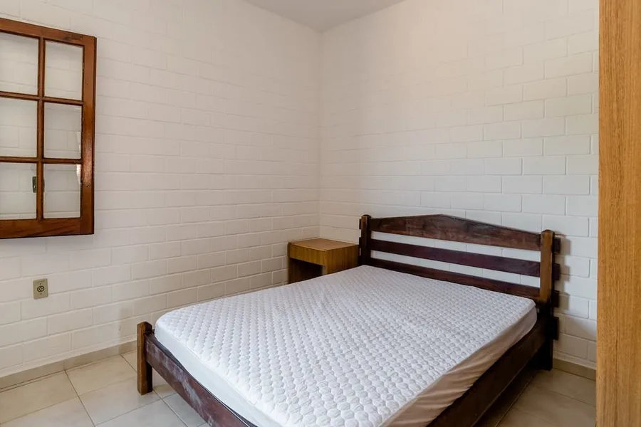 Quarto com cama de casal